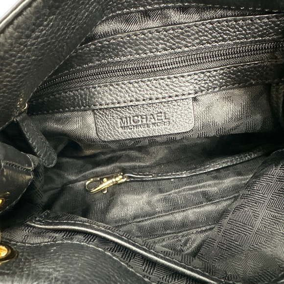 Michael Kors Black pebbled leather shoulder bag gold chain straps - Picture 6 of 7